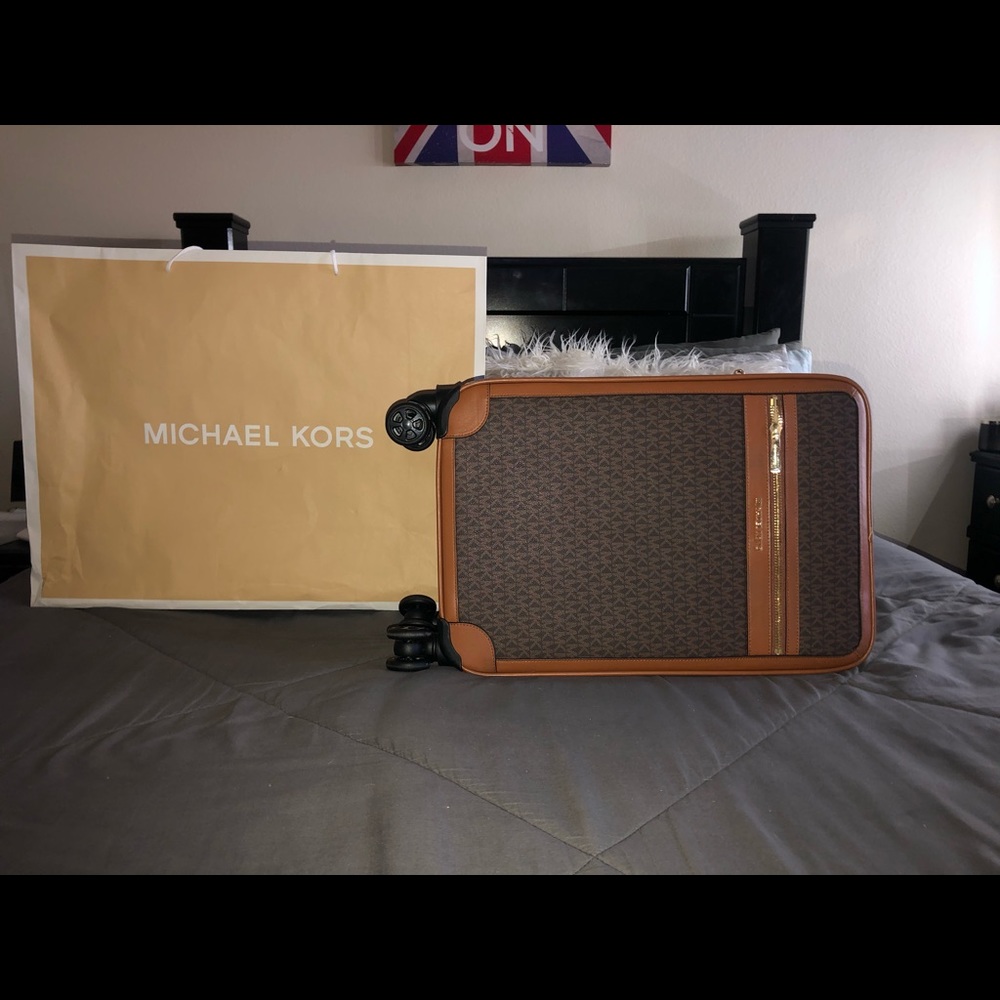 Authentic Michael Kors luggage - Picture 4 of 7